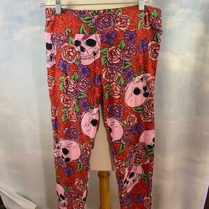 LuLaRoe Tall & Curvy Skulls and Roses Leggings
